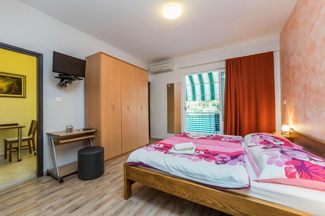 Guest House Malenica Sukošan Eksteriør billede