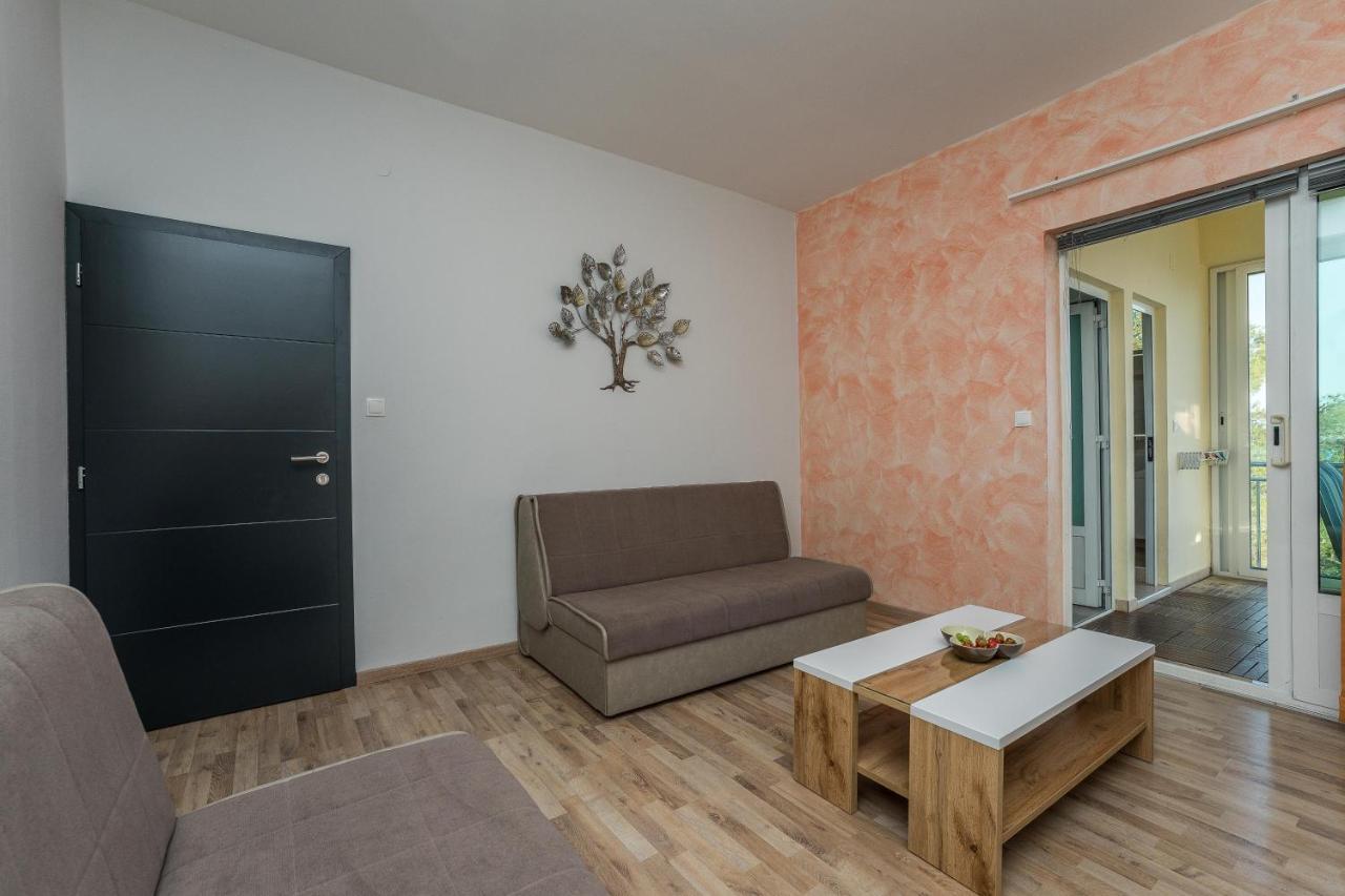 Guest House Malenica Sukošan Eksteriør billede
