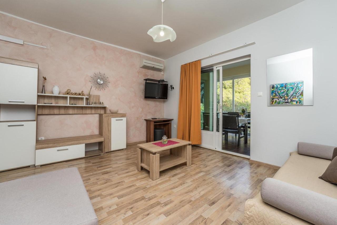 Guest House Malenica Sukošan Eksteriør billede
