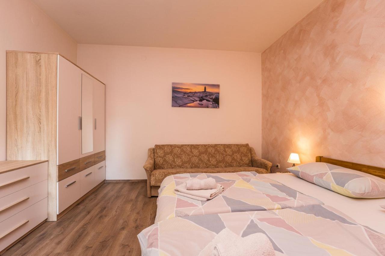 Guest House Malenica Sukošan Eksteriør billede