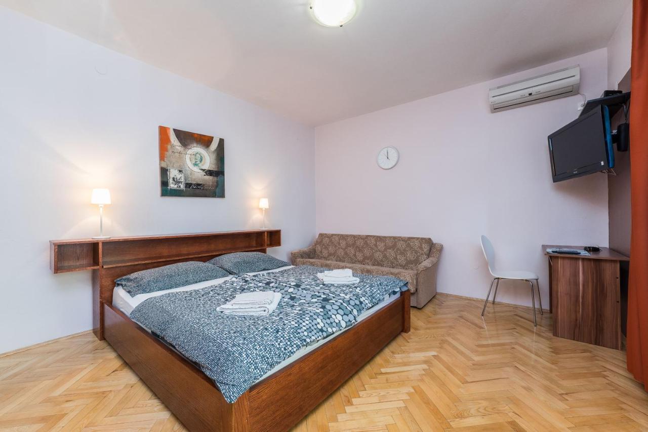 Guest House Malenica Sukošan Eksteriør billede